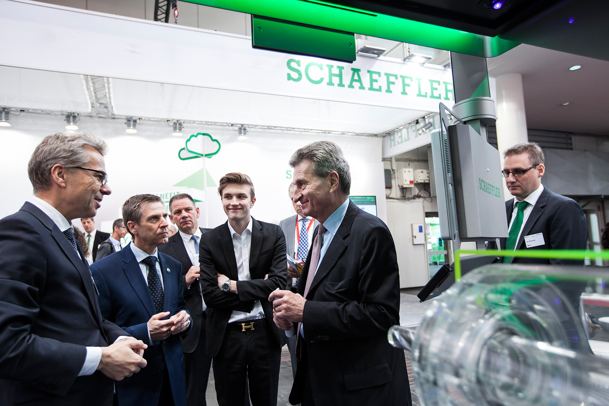 歐盟專(zhuān)員參觀舍弗勒展臺(tái)